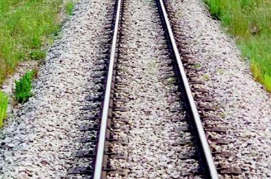 Valtellina, a Berbenno due giovani travolti da un treno: avevano attraversato i binari. Si ipotizza sfida tra amici