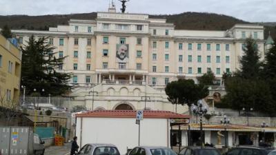 Ospedale Casa Sollievo a San Giovanni Rotondo, 1.300 decreti ingiuntivi contro l&rsquo;azienda per stipendi e arretrati non pagati