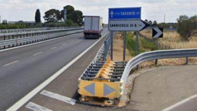 Statale 100, tamponamento all'altezza di Sammichele: 2 km di coda