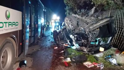 Scontro frontale tra due auto e un bus Sita tra Acquaviva e Adelfia: morti due ragazzi di 15 e 19 anni. Diversi i feriti