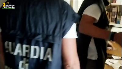 Profumi falsi e cosmetici pericolosi: blitz GdF nel Barese, sequestrati prodotti contraffatti per 100mila euro VIDEO