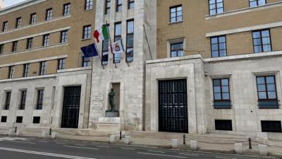 Regione, Decaro striglia le agenzie: &laquo;Basta assunzioni interinali, controllare tutti i precedenti penali&raquo;