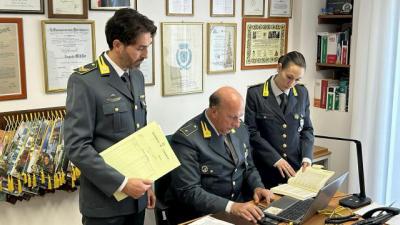 Scoperta la fabbrica delle fatture false, sequestri per un milione a 36 imprenditori baresi: c'&egrave; pure un ex sindaco