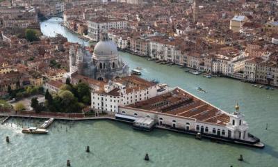 A Punta della Dogana i silenzi di Venezia