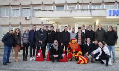 Babbo Natale GialloRosso e i calciatori del Lecce fanno visita ai bambini ricoverati