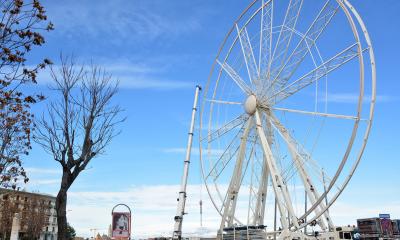 Bari, quella pazza idea di Natale: una pista sul ghiaccio vista mare