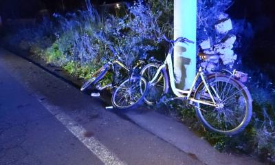 Investe con l'auto due migranti in bici e scappa: l'impatto sull'Alessano-Corsano