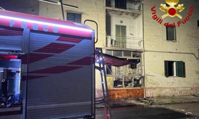 Notte di fuoco nel Salento: in fiamme appartamento a Lecce e un'auto a Casarano
