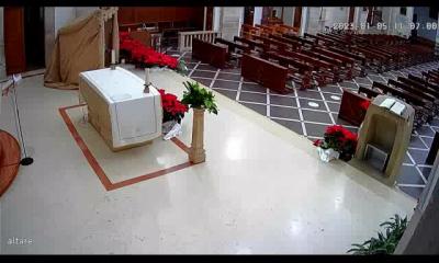 Corato, entra in chiesa, ruba le offerte indisturbata, ma le telecamere la incastrano