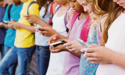 Cellulari in aula? No, la scuola investa nell'istruzione