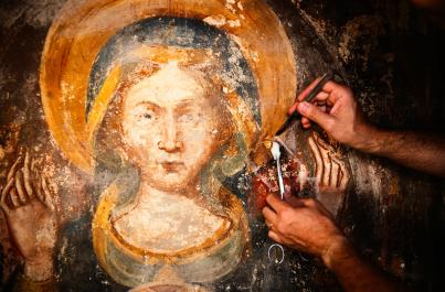 Bari, dopo il restauro rinasce l'affresco della «Madonna del segno» nella chiesa di San Martino