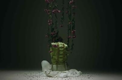 Fuori il video di «Soliloquio», terzo estratto dall’album «Aritmia» della salentina Lauryyn, viaggio tra fragilità, ricerca di equilibrio e autenticità