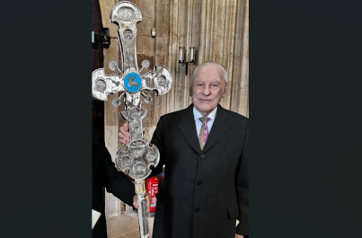 La Croce che &laquo;vede&raquo; il futuro: David Montalto di Fragnito e la sua arte ospiti di Tarshito, tra scultura e umanit&agrave;