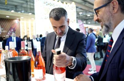 Decaro al Vinitaly a Verona: &laquo;La Puglia non &egrave; pi&ugrave; la sorpresa del panorama enologico&raquo;