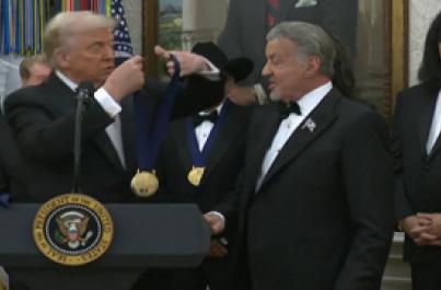 Kennedy Center Honors, Trump premia Stallone e Gloria Gaynor