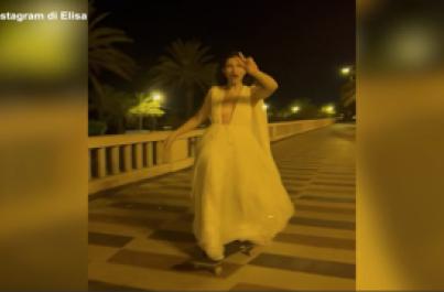 Valentino, l'omaggio di Elisa con il video sullo skate a Sanremo '22