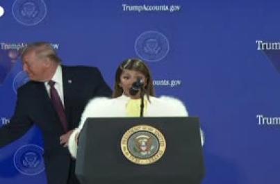 La rapper Nicki Minaj sul palco con Trump, "sono la fan numero uno"