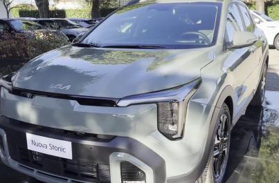 Restyling profondo per Stonic: nuova dentro e fuori