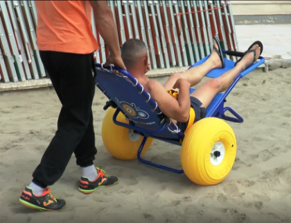 Manduria Sedie Job Per Disabili In Spiaggia Via Libera Al