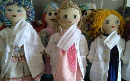 Bari La Special Edition Delle Pigotte Dell Unicef Sono Delle Dottoresse Con Mascherine La Gazzetta Del Mezzogiorno