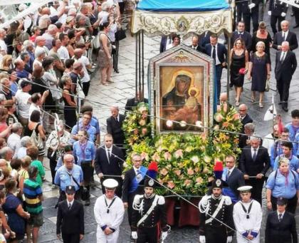 Manfredonia, festa patronale senza luminarie: annullata processione - La Gazzetta del Mezzogiorno