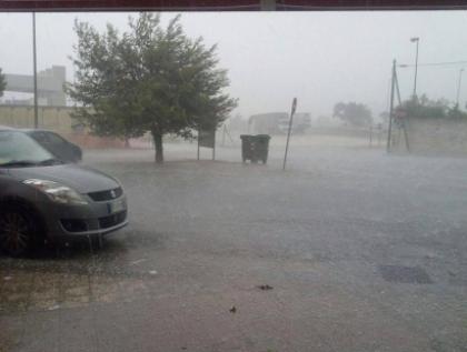 Taranto Due Cuginetti Colpiti In Spiaggia Da Un Fulmine