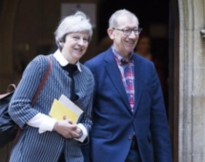 Il Premier Inglese Theresa May Con Il Marito Filippo La Gazzetta Del Mezzogiorno