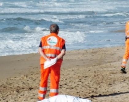 Parroco Si Tuffa In Mare Ad Ostuni E Muore Annegato La Gazzetta Del Mezzogiorno