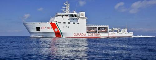 Vieste, bagnino aiuta 80enne in difficoltà ma resta in mare: salvato dalla Guardia costiera