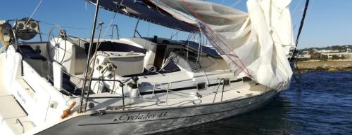 Barca incagliata vicino costa Torre Pali: usata per sbarco migranti in Calabria