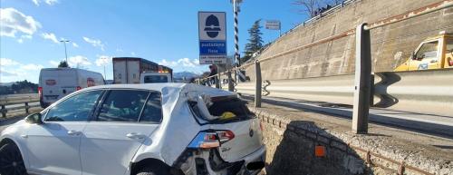 Potenza, auto contro tir all'altezza dell'autovelox: 2 feriti in ospedale
