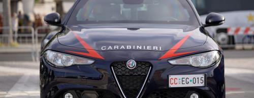 Bari, coltello alla mano rapina tre negozi in centro: arrestato 24enne rumeno con 10mila euro di refurtiva