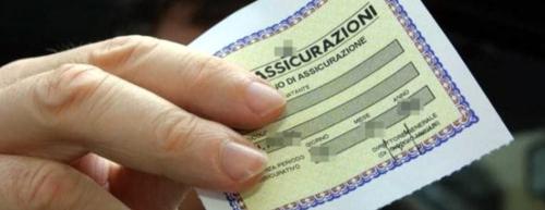 Lecce, uomo esibisce certificato assicurazione falso: truffato dopo stipula polizza online, scovati i responsabili