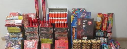 Taranto, detenzione e vendita abusiva di botti illegali: sequestrati oltre 10 kg di fuochi, due denunce