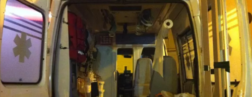 Mesagne, giovane ferito al collo dopo una lite davanti a famiglie e bambini: è in codice rosso