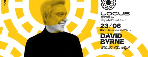 David Byrne apre il Locus Festival 2026: il fondatore dei Talking Heads arriva in concerto a Bari