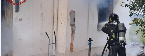 Tuturano, crolla il solario dopo un incendio in un'abitazione: si cerca una persona