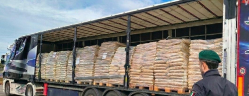 Gdf, maxi sequestro di pellet contraffatto tra Lecce e Reggio Calabria: denunciati due imprenditori