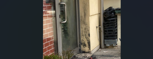 Matino, ordigno nella notte davanti alla vetrina d'entrata di un negozio di fiori FOTO