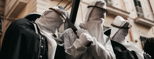 Taranto, una notte di fede e sacrificio: una folla oceanica ai piedi dell&rsquo;Addolorata anche con pioggia e freddo