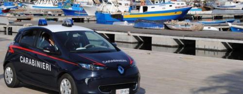 Taranto, palpeggia una donna e d&agrave; una testata a un carabiniere fuori servizio: arrestato 26enne