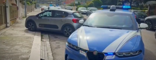Matera, ladri beccati in ascensore con l'oro grazie alla chiamata del vicino: arrestati VIDEO
