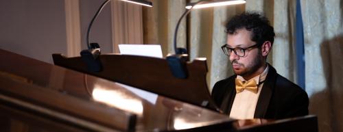 La poesia romena arriva a Bari: al Petruzzelli &laquo;Applausi per il poeta in scena...&raquo;