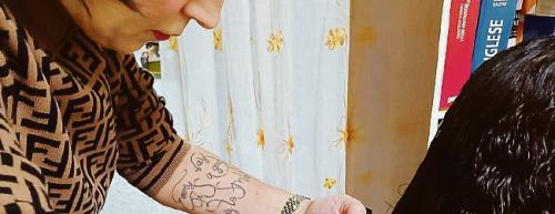 Barletta, la parrucchiera popolare tra tagli, bont&agrave; e bellezza per chi non se lo pu&ograve; permettere