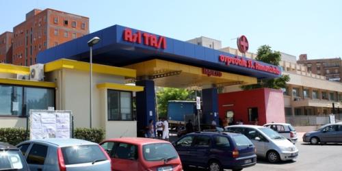 Bimbo di 3 anni precipita dal terzo piano a Taranto: salvo per miracolo