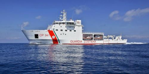 Vieste, bagnino aiuta 80enne in difficoltà ma resta in mare: salvato dalla Guardia costiera