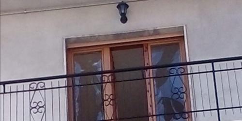 Viggianello, fuga di gas in casa: esplode vetrata, un ferito