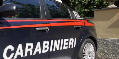 Tragedia sfiorata a Nova Siri: accoltella la moglie davanti alla scuola dei figli e poi fugge, 44enne arrestato