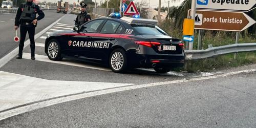 Ruba denaro e attrezzature dagli uffici comunali, un arresto nel Materano