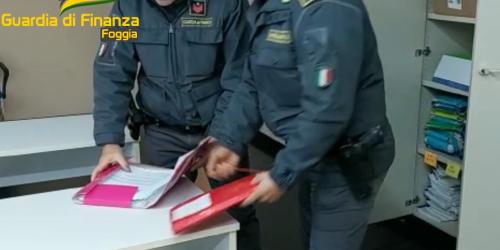Foggia, attestati e diplomi falsi per partecipare ai concorsi e farsi assumere: 3 arresti e 33 indagati